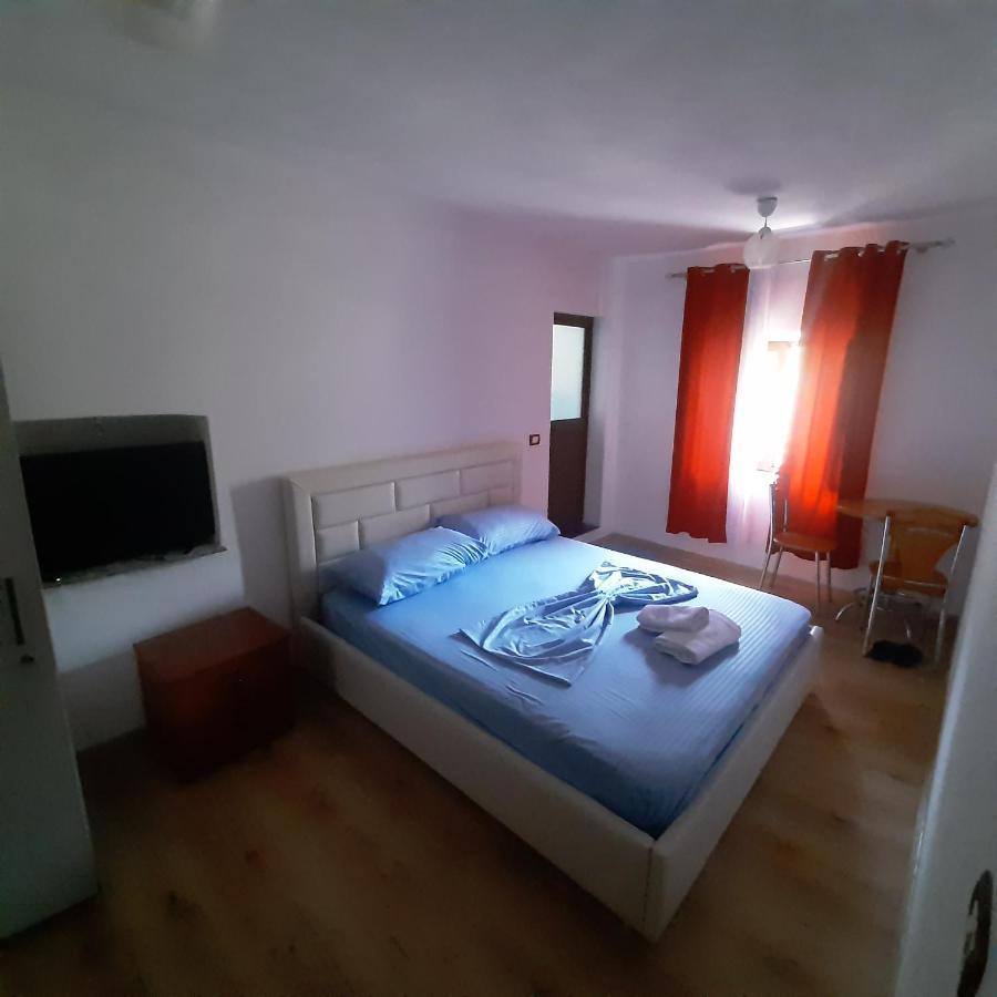 Kulla E Vjeter Hotell Koman Rum bild