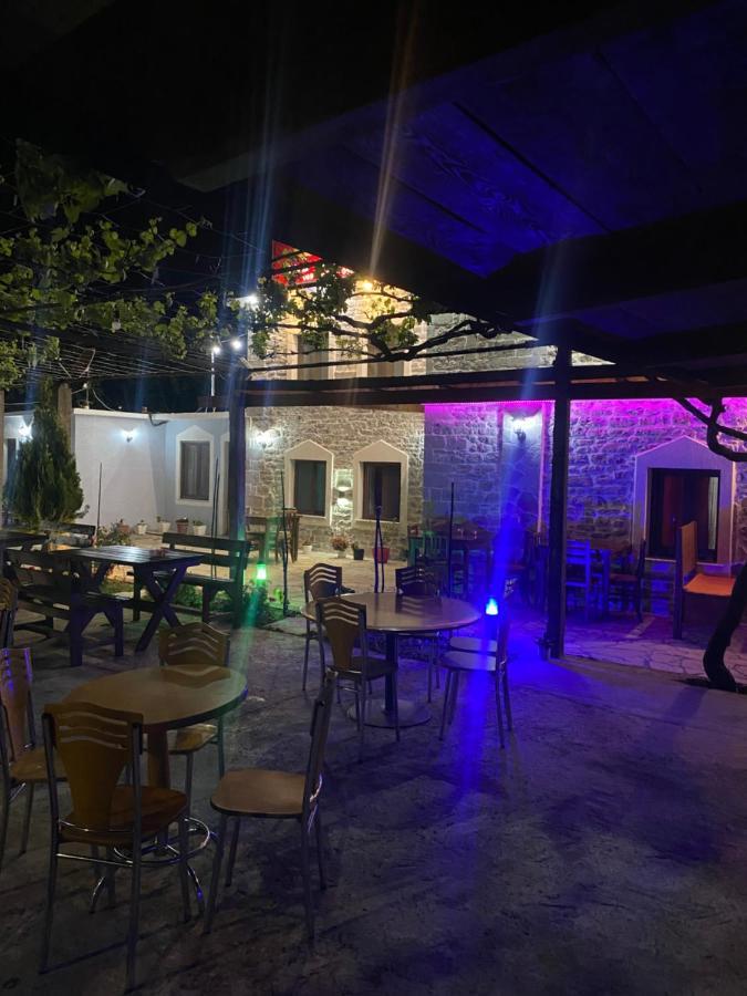 Kulla E Vjeter Hotell Koman Exteriör bild
