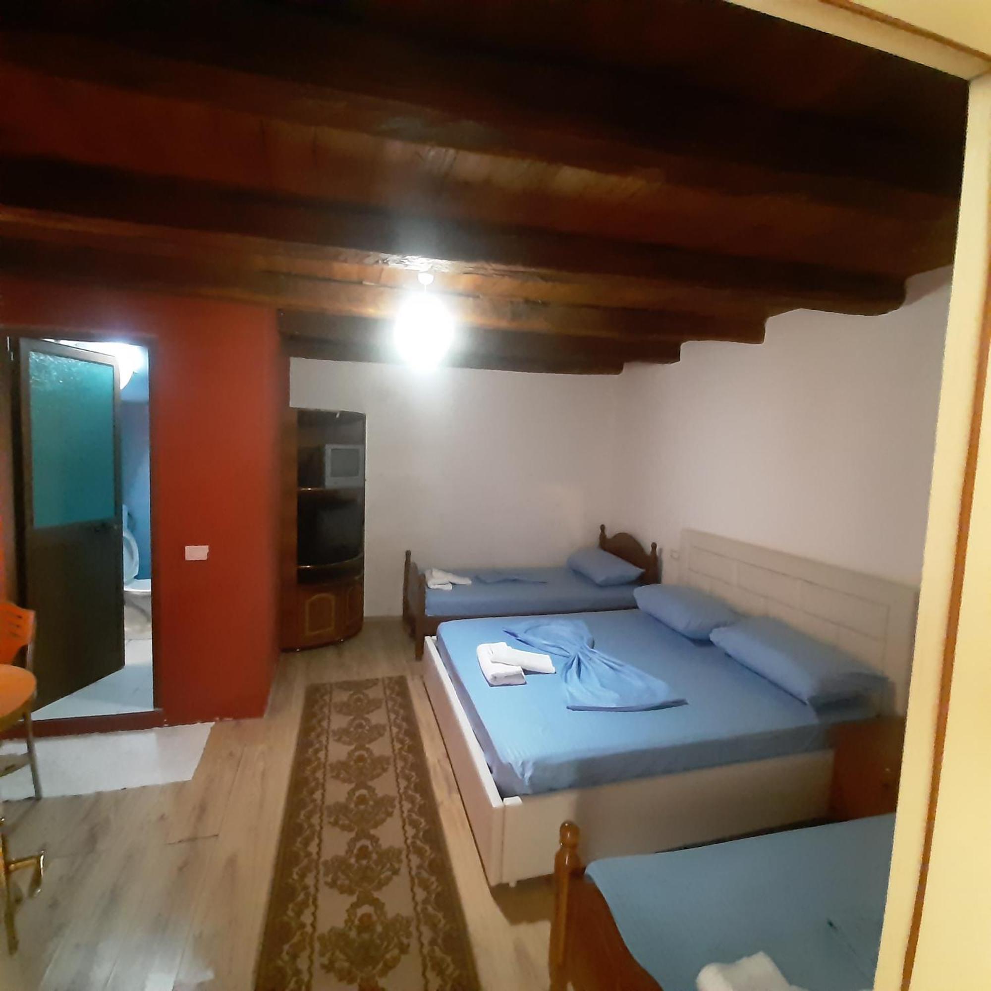 Kulla E Vjeter Hotell Koman Rum bild