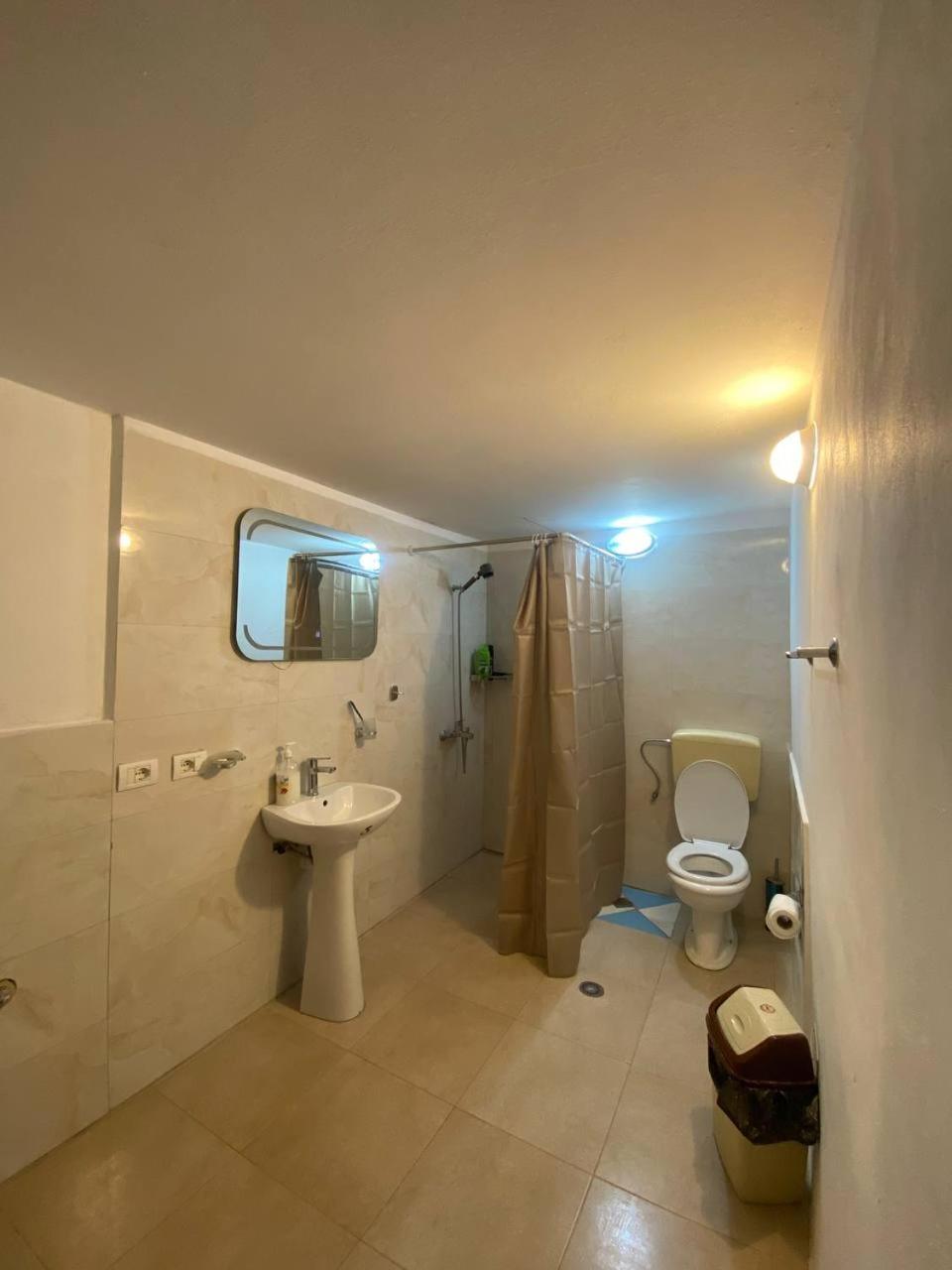 Kulla E Vjeter Hotell Koman Exteriör bild